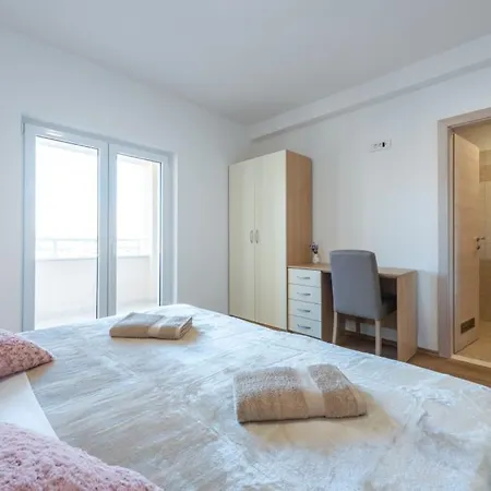 In With Sea View, Balcony, Air Conditioning, Wifi 4979-2 Apartament Cavtat